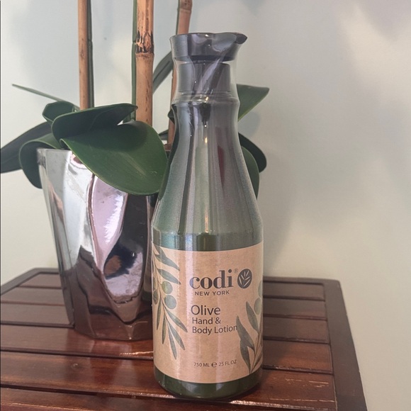 *NEW* CODI NEW YORK OLIVE HAND & BODY LOTION 25oz - Picture 3 of 6